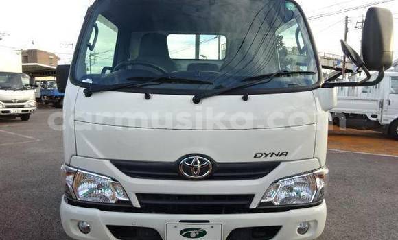 Acheter Occasion Utilitaire Toyota Dyna Blanc à Beitbridge, Matabeleland South Acheter Occasion Utilitaire Toyota Dyna Blanc à Beitbridge, Matabeleland South