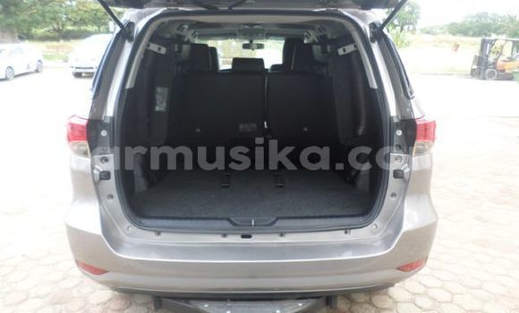 Buy Used Toyota Fortuner Silver Car in Beitbridge in Matabeleland South Buy Used Toyota Fortuner Silver Car in Beitbridge in Matabeleland South