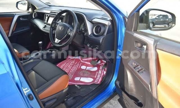 Nunua Ilio tumika Toyota RAV4 Bluu Gari ndani ya Beitbridge nchini Matabeleland Kusini Nunua Ilio tumika Toyota RAV4 Bluu Gari ndani ya Beitbridge nchini Matabeleland Kusini