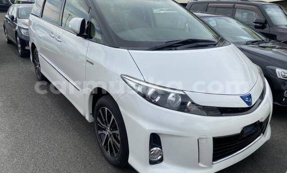 Buy Used Toyota Estima White Car in Beitbridge in Matabeleland South