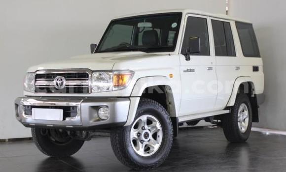 Buy Used Toyota Land Cruiser White Car in Beitbridge in Matabeleland South Buy Used Toyota Land Cruiser White Car in Beitbridge in Matabeleland South