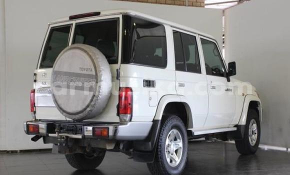 Acheter Occasion Voiture Toyota Land Cruiser Blanc à Beitbridge, Matabeleland South Acheter Occasion Voiture Toyota Land Cruiser Blanc à Beitbridge, Matabeleland South
