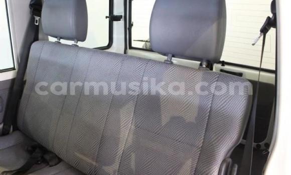 Acheter Occasion Voiture Toyota Land Cruiser Blanc à Beitbridge, Matabeleland South Acheter Occasion Voiture Toyota Land Cruiser Blanc à Beitbridge, Matabeleland South