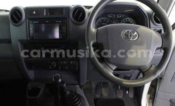 Acheter Occasion Voiture Toyota Land Cruiser Blanc à Beitbridge, Matabeleland South Acheter Occasion Voiture Toyota Land Cruiser Blanc à Beitbridge, Matabeleland South