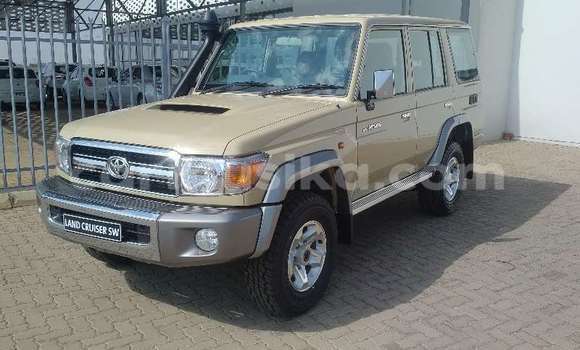 Tenga Tsaru Toyota Land Cruiser Beige Mota in Beitbridge in Matabeleland South Tenga Tsaru Toyota Land Cruiser Beige Mota in Beitbridge in Matabeleland South