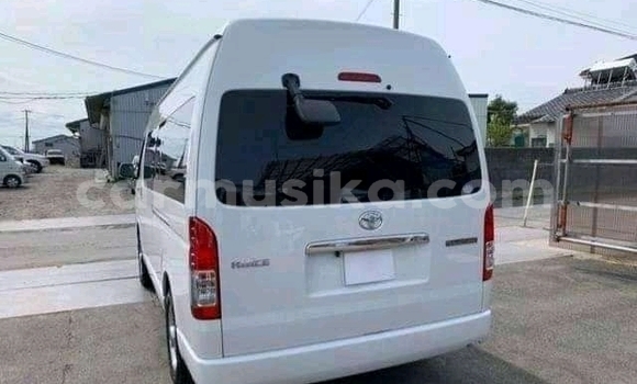 Nunua Ilio tumika Toyota Granvia Nyeupe Gari ndani ya Beitbridge nchini Matabeleland Kusini Nunua Ilio tumika Toyota Granvia Nyeupe Gari ndani ya Beitbridge nchini Matabeleland Kusini