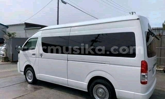 Acheter Occasion Voiture Toyota Granvia Blanc à Beitbridge, Matabeleland South Acheter Occasion Voiture Toyota Granvia Blanc à Beitbridge, Matabeleland South