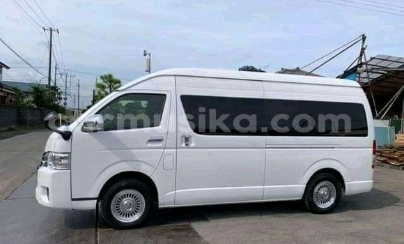 Acheter Occasion Voiture Toyota Granvia Blanc à Beitbridge, Matabeleland South Acheter Occasion Voiture Toyota Granvia Blanc à Beitbridge, Matabeleland South