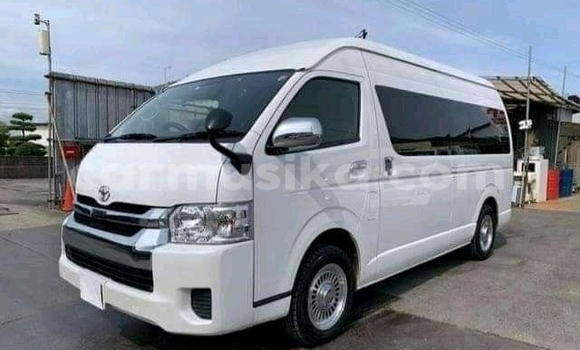 Acheter Occasion Voiture Toyota Granvia Blanc à Beitbridge, Matabeleland South Acheter Occasion Voiture Toyota Granvia Blanc à Beitbridge, Matabeleland South