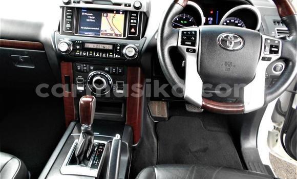 Nunua Ilio tumika Toyota Land Cruiser Prado Nyeupe Gari ndani ya Beitbridge nchini Matabeleland Kusini Nunua Ilio tumika Toyota Land Cruiser Prado Nyeupe Gari ndani ya Beitbridge nchini Matabeleland Kusini