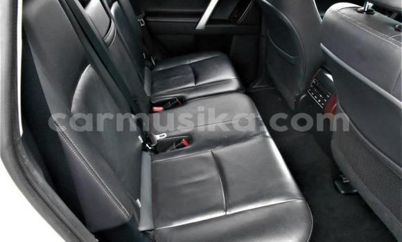 Nunua Ilio tumika Toyota Land Cruiser Prado Nyeupe Gari ndani ya Beitbridge nchini Matabeleland Kusini Nunua Ilio tumika Toyota Land Cruiser Prado Nyeupe Gari ndani ya Beitbridge nchini Matabeleland Kusini