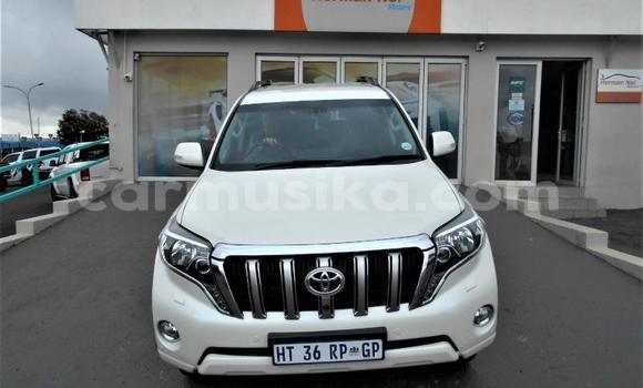Nunua Ilio tumika Toyota Land Cruiser Prado Nyeupe Gari ndani ya Beitbridge nchini Matabeleland Kusini Nunua Ilio tumika Toyota Land Cruiser Prado Nyeupe Gari ndani ya Beitbridge nchini Matabeleland Kusini