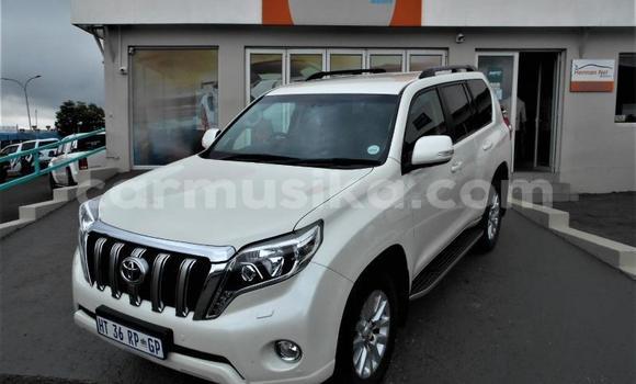 Nunua Ilio tumika Toyota Land Cruiser Prado Nyeupe Gari ndani ya Beitbridge nchini Matabeleland Kusini Nunua Ilio tumika Toyota Land Cruiser Prado Nyeupe Gari ndani ya Beitbridge nchini Matabeleland Kusini