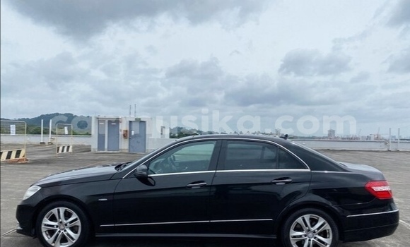 Acheter Occasion Voiture Mercedes‒Benz E–Class Noir à Beitbridge, Matabeleland South Acheter Occasion Voiture Mercedes‒Benz E–Class Noir à Beitbridge, Matabeleland South