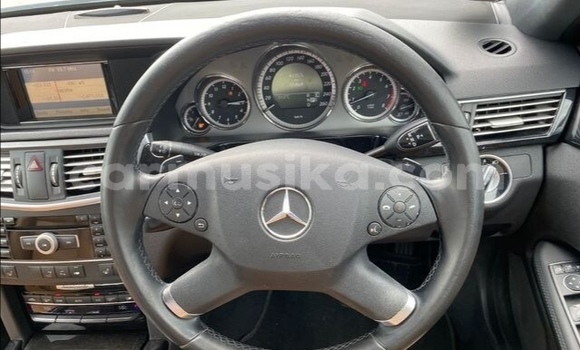 Acheter Occasion Voiture Mercedes‒Benz E–Class Noir à Beitbridge, Matabeleland South Acheter Occasion Voiture Mercedes‒Benz E–Class Noir à Beitbridge, Matabeleland South