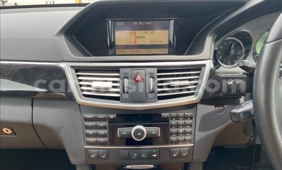 Acheter Occasion Voiture Mercedes‒Benz E–Class Noir à Beitbridge, Matabeleland South Acheter Occasion Voiture Mercedes‒Benz E–Class Noir à Beitbridge, Matabeleland South