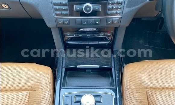Acheter Occasion Voiture Mercedes‒Benz E–Class Noir à Beitbridge, Matabeleland South Acheter Occasion Voiture Mercedes‒Benz E–Class Noir à Beitbridge, Matabeleland South