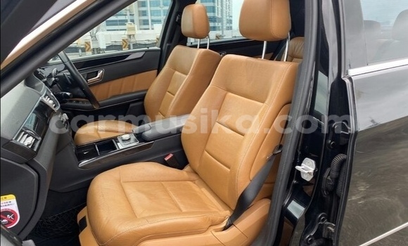 Acheter Occasion Voiture Mercedes‒Benz E–Class Noir à Beitbridge, Matabeleland South Acheter Occasion Voiture Mercedes‒Benz E–Class Noir à Beitbridge, Matabeleland South