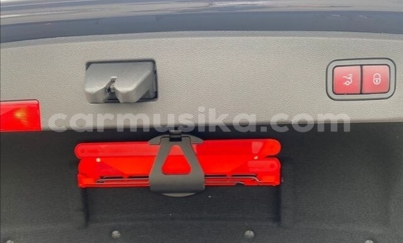 Acheter Occasion Voiture Mercedes‒Benz E–Class Noir à Beitbridge, Matabeleland South Acheter Occasion Voiture Mercedes‒Benz E–Class Noir à Beitbridge, Matabeleland South