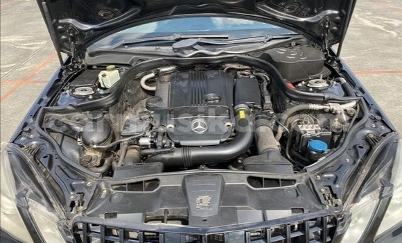 Acheter Occasion Voiture Mercedes‒Benz E–Class Noir à Beitbridge, Matabeleland South Acheter Occasion Voiture Mercedes‒Benz E–Class Noir à Beitbridge, Matabeleland South