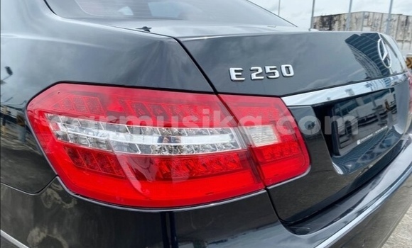 Acheter Occasion Voiture Mercedes‒Benz E–Class Noir à Beitbridge, Matabeleland South Acheter Occasion Voiture Mercedes‒Benz E–Class Noir à Beitbridge, Matabeleland South