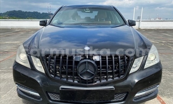 Acheter Occasion Voiture Mercedes‒Benz E–Class Noir à Beitbridge, Matabeleland South Acheter Occasion Voiture Mercedes‒Benz E–Class Noir à Beitbridge, Matabeleland South