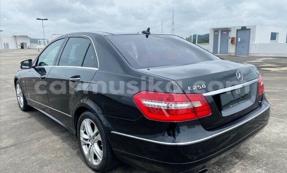 Acheter Occasion Voiture Mercedes‒Benz E–Class Noir à Beitbridge, Matabeleland South Acheter Occasion Voiture Mercedes‒Benz E–Class Noir à Beitbridge, Matabeleland South