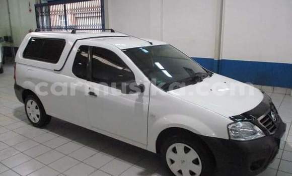 Buy Used Nissan NV200 White Car in Beitbridge in Matabeleland South