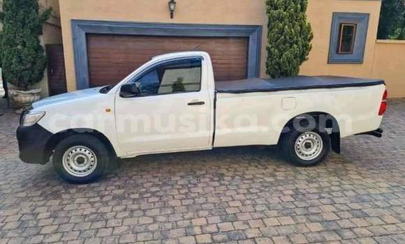 Nunua Ilio tumika Toyota Hilux Nyeupe Gari ndani ya Beitbridge nchini Matabeleland Kusini