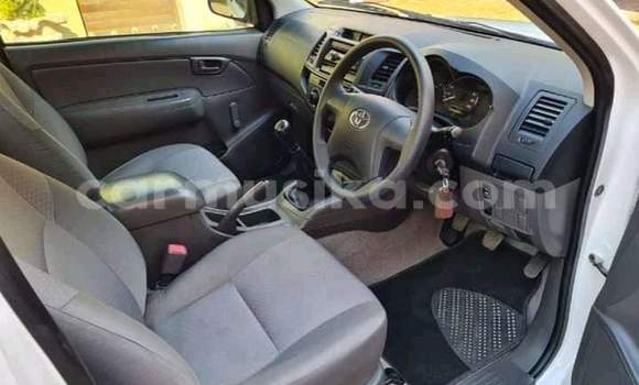 Acheter Occasion Voiture Toyota Hilux Blanc à Beitbridge, Matabeleland South Acheter Occasion Voiture Toyota Hilux Blanc à Beitbridge, Matabeleland South