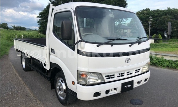 Nunua Ilio tumika Toyota Dyna Nyeupe Gari ndani ya Beitbridge nchini Matabeleland Kusini Nunua Ilio tumika Toyota Dyna Nyeupe Gari ndani ya Beitbridge nchini Matabeleland Kusini