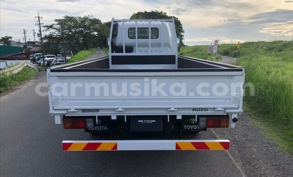 Nunua Ilio tumika Toyota Dyna Nyeupe Gari ndani ya Beitbridge nchini Matabeleland Kusini Nunua Ilio tumika Toyota Dyna Nyeupe Gari ndani ya Beitbridge nchini Matabeleland Kusini