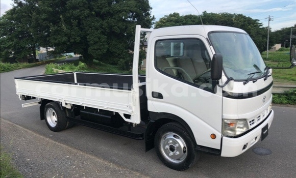 Nunua Ilio tumika Toyota Dyna Nyeupe Gari ndani ya Beitbridge nchini Matabeleland Kusini Nunua Ilio tumika Toyota Dyna Nyeupe Gari ndani ya Beitbridge nchini Matabeleland Kusini