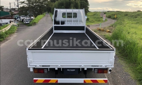 Nunua Ilio tumika Toyota Dyna Nyeupe Gari ndani ya Beitbridge nchini Matabeleland Kusini Nunua Ilio tumika Toyota Dyna Nyeupe Gari ndani ya Beitbridge nchini Matabeleland Kusini