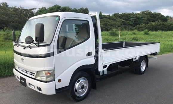 Nunua Ilio tumika Toyota Dyna Nyeupe Gari ndani ya Beitbridge nchini Matabeleland Kusini Nunua Ilio tumika Toyota Dyna Nyeupe Gari ndani ya Beitbridge nchini Matabeleland Kusini