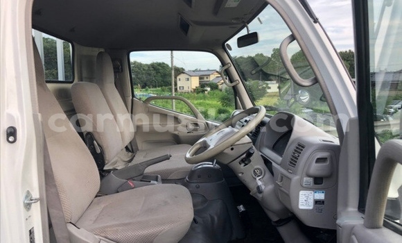 Nunua Ilio tumika Toyota Dyna Nyeupe Gari ndani ya Beitbridge nchini Matabeleland Kusini Nunua Ilio tumika Toyota Dyna Nyeupe Gari ndani ya Beitbridge nchini Matabeleland Kusini