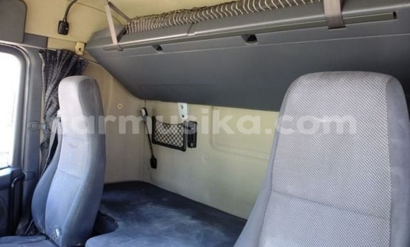 Nunua Ilio tumika Scania R420 Nyeupe Lori ndani ya Beitbridge nchini Matabeleland Kusini Nunua Ilio tumika Scania R420 Nyeupe Lori ndani ya Beitbridge nchini Matabeleland Kusini