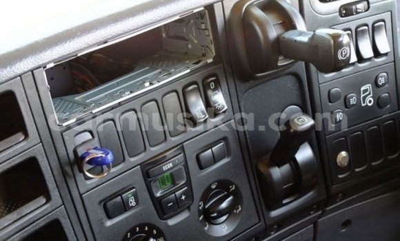 Nunua Ilio tumika Scania R420 Nyeupe Lori ndani ya Beitbridge nchini Matabeleland Kusini Nunua Ilio tumika Scania R420 Nyeupe Lori ndani ya Beitbridge nchini Matabeleland Kusini