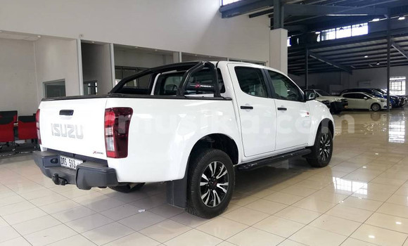 Acheter Occasion Voiture Isuzu KB Blanc à Beitbridge, Matabeleland South Acheter Occasion Voiture Isuzu KB Blanc à Beitbridge, Matabeleland South