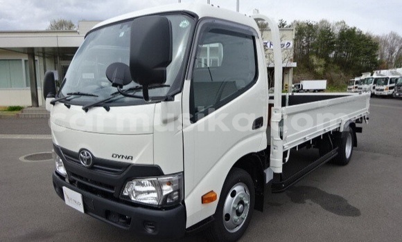 Buy Used Toyota Dyna White Truck in Beitbridge in Matabeleland South