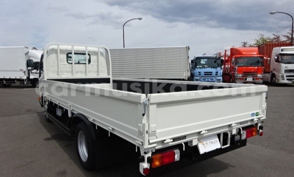 Buy Used Toyota Dyna White Truck in Beitbridge in Matabeleland South Buy Used Toyota Dyna White Truck in Beitbridge in Matabeleland South