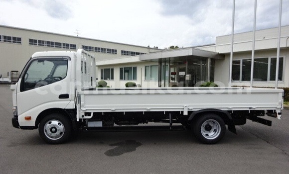 Buy Used Toyota Dyna White Truck in Beitbridge in Matabeleland South Buy Used Toyota Dyna White Truck in Beitbridge in Matabeleland South