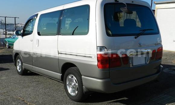 Acheter Occasion Voiture Toyota Granvia Blanc à Beitbridge, Matabeleland South Acheter Occasion Voiture Toyota Granvia Blanc à Beitbridge, Matabeleland South