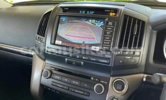 Buy Used Toyota Land Cruiser Silver Car in Beitbridge in Matabeleland South Buy Used Toyota Land Cruiser Silver Car in Beitbridge in Matabeleland South