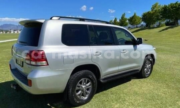 Buy Used Toyota Land Cruiser Silver Car in Beitbridge in Matabeleland South Buy Used Toyota Land Cruiser Silver Car in Beitbridge in Matabeleland South