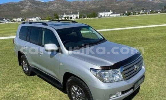 Buy Used Toyota Land Cruiser Silver Car in Beitbridge in Matabeleland South Buy Used Toyota Land Cruiser Silver Car in Beitbridge in Matabeleland South