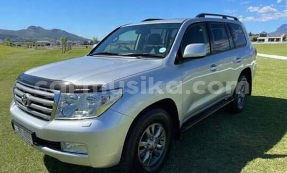 Buy Used Toyota Land Cruiser Silver Car in Beitbridge in Matabeleland South Buy Used Toyota Land Cruiser Silver Car in Beitbridge in Matabeleland South