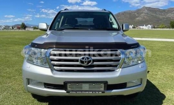 Buy Used Toyota Land Cruiser Silver Car in Beitbridge in Matabeleland South Buy Used Toyota Land Cruiser Silver Car in Beitbridge in Matabeleland South