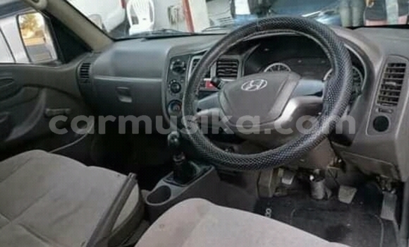 Buy Used Hyundai H200 White Truck in Beitbridge in Matabeleland South Buy Used Hyundai H200 White Truck in Beitbridge in Matabeleland South
