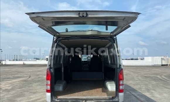 Acheter Occasion Voiture Toyota Hiace Gris à Beitbridge, Matabeleland South Acheter Occasion Voiture Toyota Hiace Gris à Beitbridge, Matabeleland South